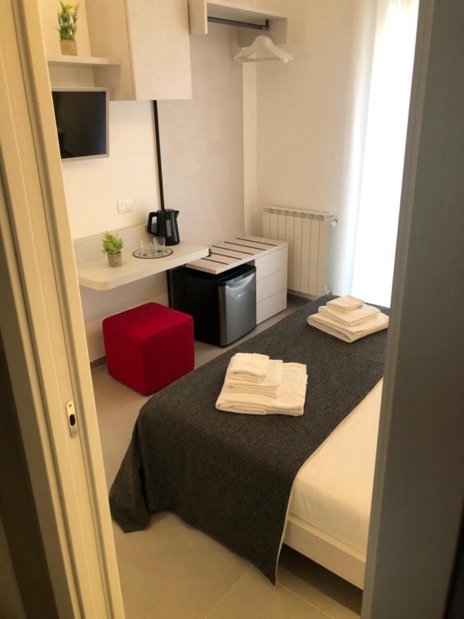 Porta Del Golfo Apartments & Suites 卡斯泰拉马莱 外观 照片