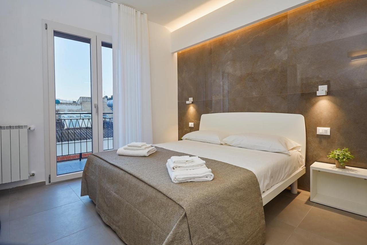 Porta Del Golfo Apartments & Suites 卡斯泰拉马莱 外观 照片