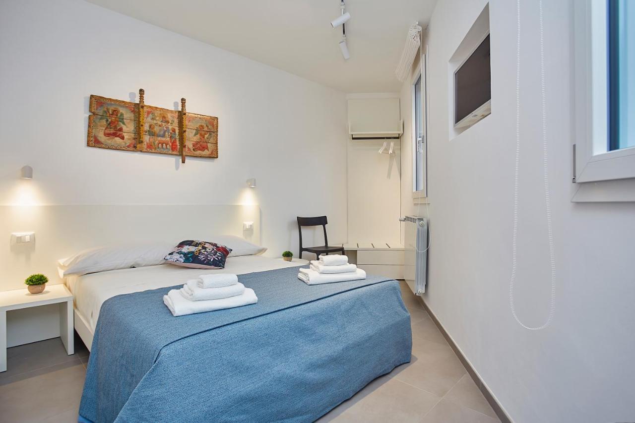 Porta Del Golfo Apartments & Suites 卡斯泰拉马莱 外观 照片