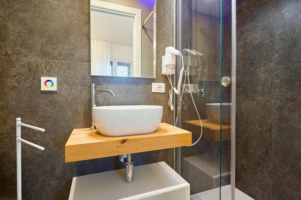 Porta Del Golfo Apartments & Suites 卡斯泰拉马莱 外观 照片