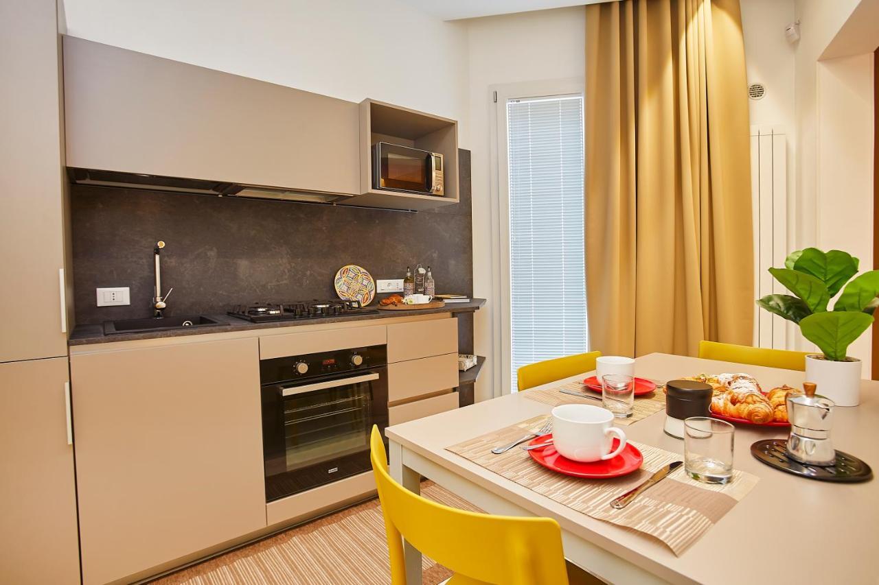 Porta Del Golfo Apartments & Suites 卡斯泰拉马莱 外观 照片