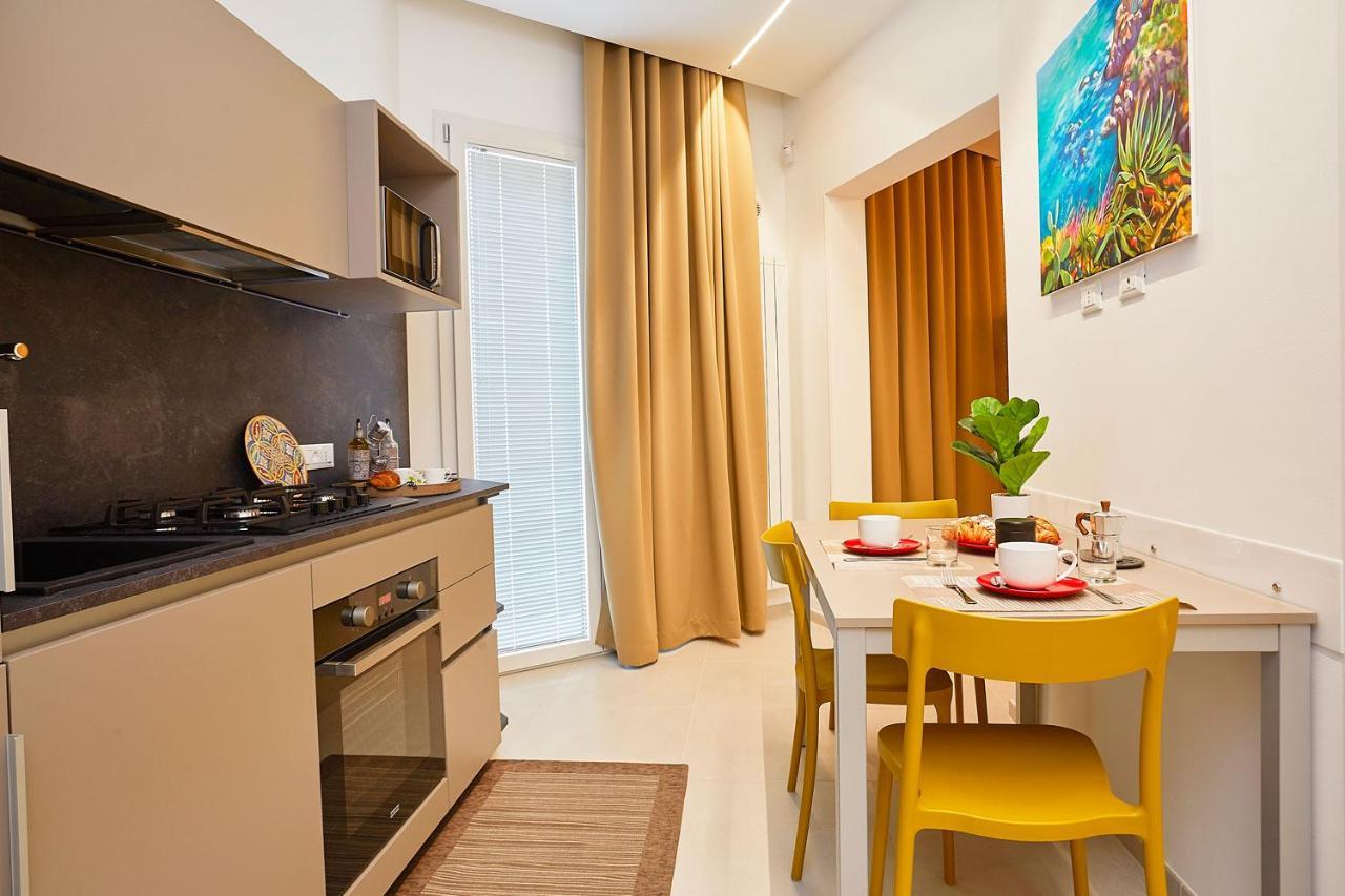 Porta Del Golfo Apartments & Suites 卡斯泰拉马莱 外观 照片