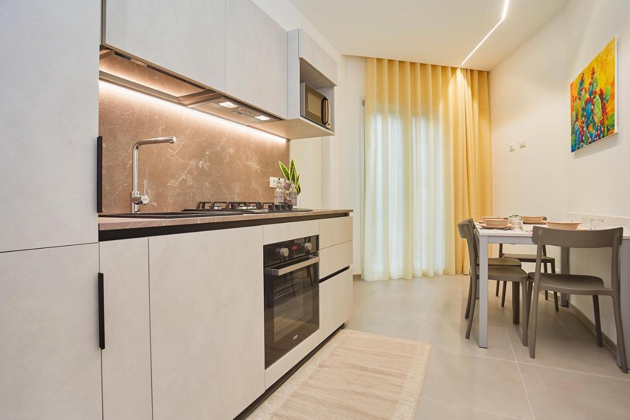 Porta Del Golfo Apartments & Suites 卡斯泰拉马莱 外观 照片