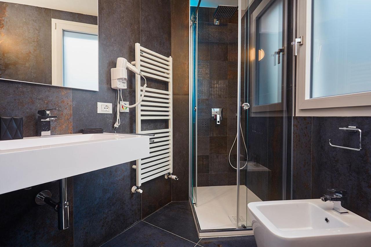 Porta Del Golfo Apartments & Suites 卡斯泰拉马莱 外观 照片