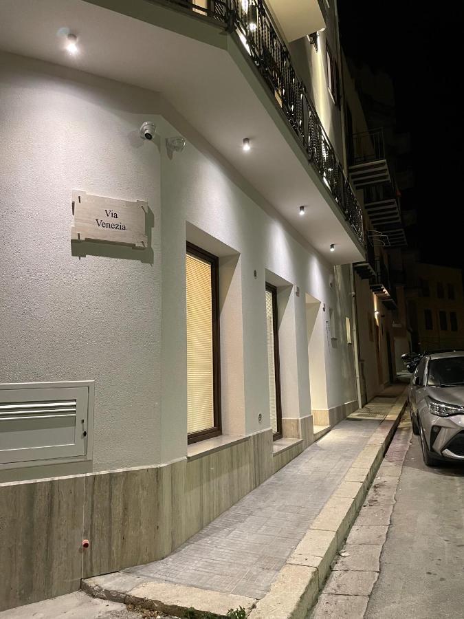 Porta Del Golfo Apartments & Suites 卡斯泰拉马莱 外观 照片
