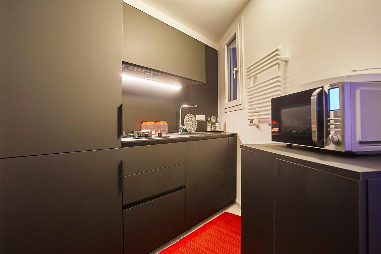 Porta Del Golfo Apartments & Suites 卡斯泰拉马莱 外观 照片